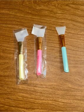 Silicone Face Mask Brush Set - Pastel Yellow, Pink & Blue
